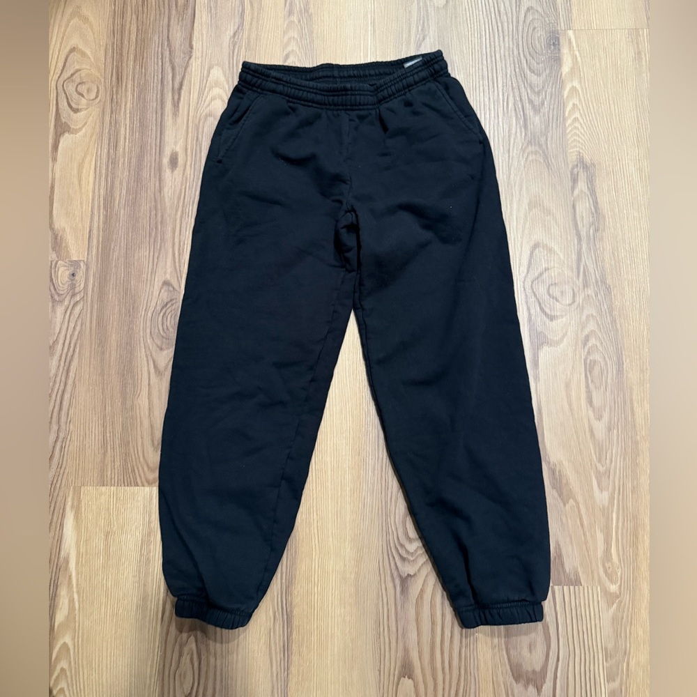 Aritzia joggers in black